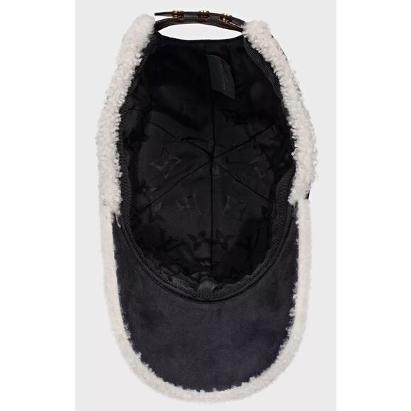 Louis Vuitton Lambskin Cap and Glove Set - Size M - Picture 4 of 8